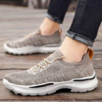 Middle - Aged Mesh Fly Knitting Sneaker Man